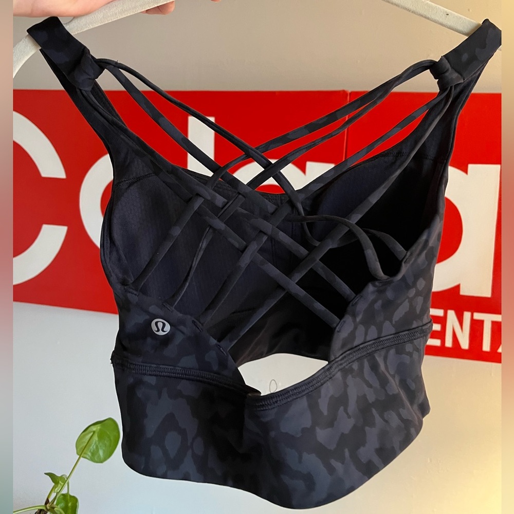 Lululemon Athletica sports bra size 6